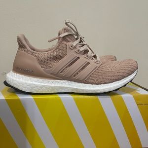 BNIB Ash Pearl Adidas Ultraboost in SIZE 6 US
